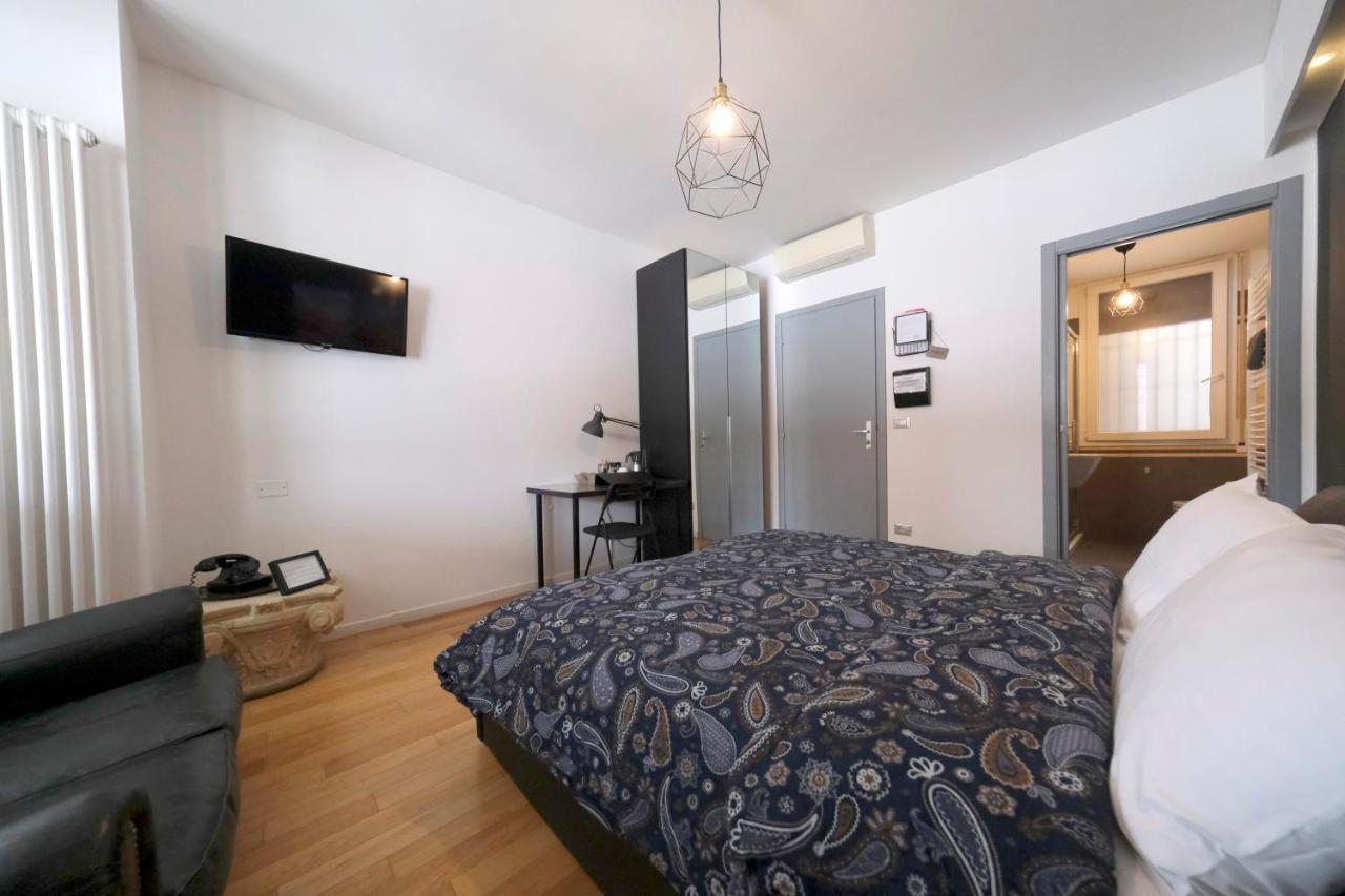 Indipendenza Boutique — Foto 1